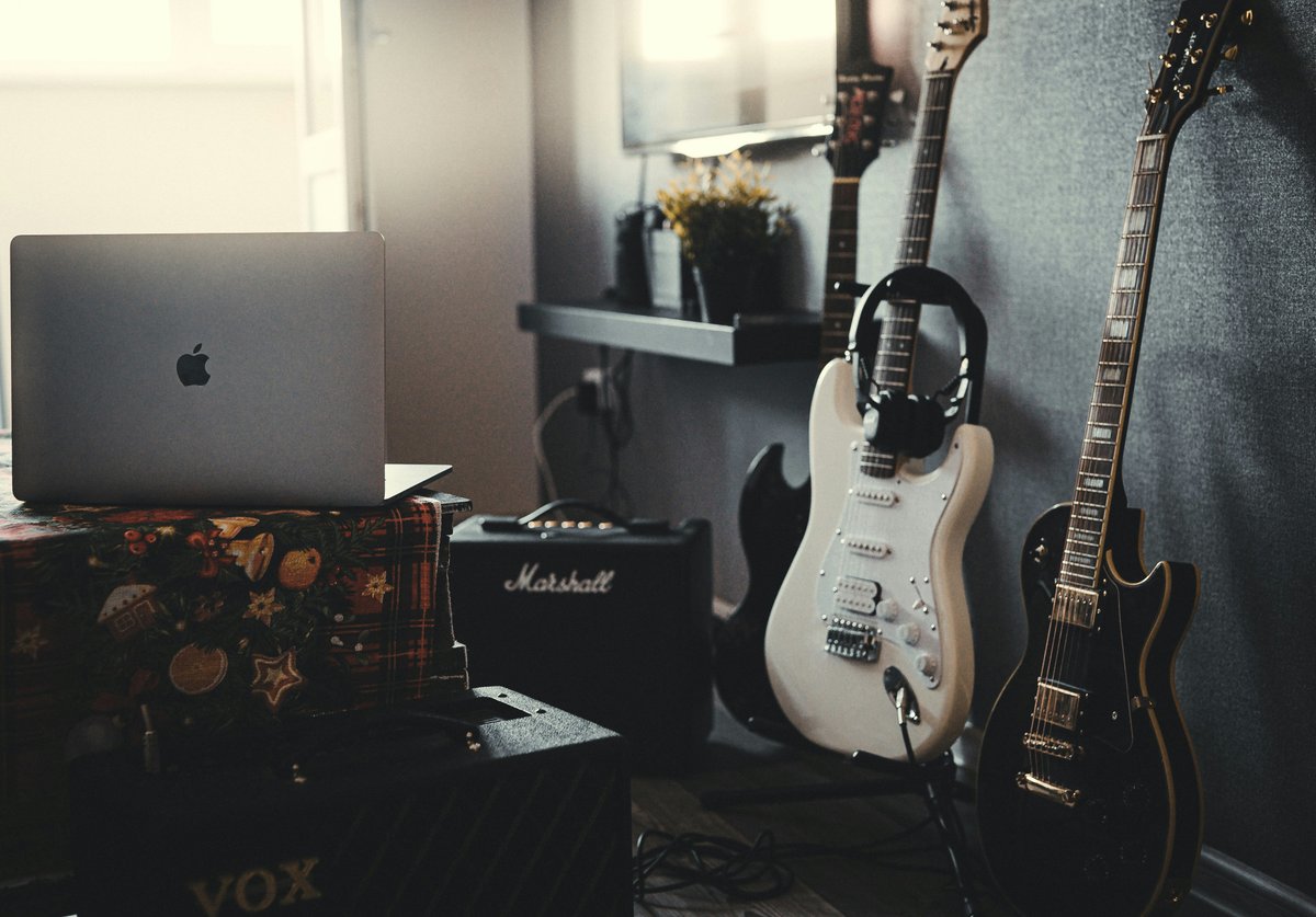 Choosing the Right Music and Visuals for a Tribute Video — illustrative photo
